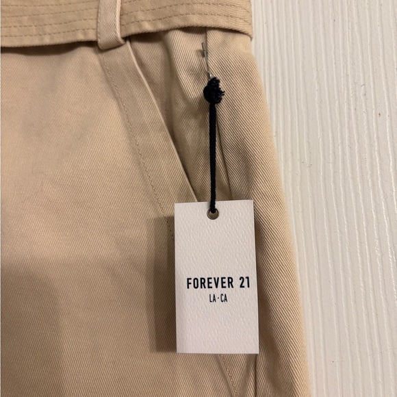 NWT Forever 21 Tan Women's Cargo Shorts - Picture 3 of 4
